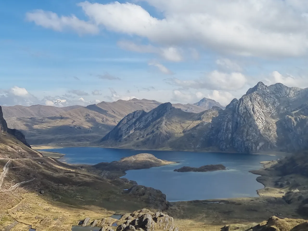Paisaje de Laguna Canrash